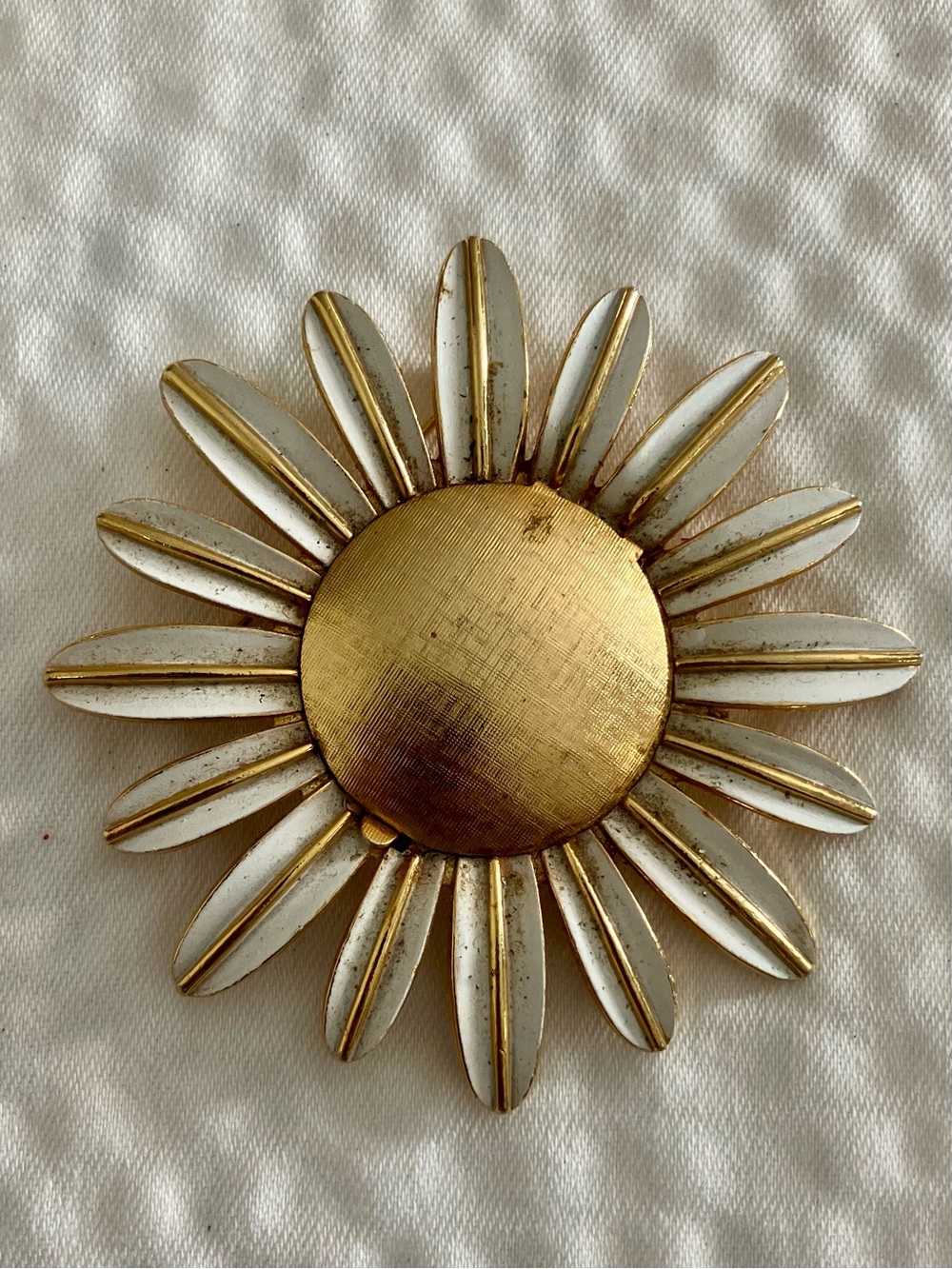 Vintage Avon Gold and White Daisy Lipgloss Brooch